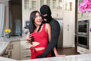 Cấp trên tăng ca có em thư ký phục vụ sung khoái đêm khuya