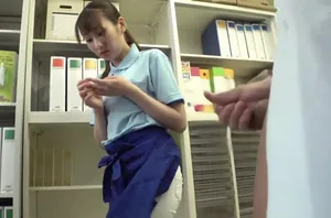 Nuôi dưỡng cháu gái dễ thương chỉ để địt