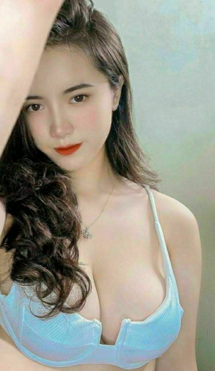 Phát hiện em gái thủ dâm cùng con cặc khổng lồ